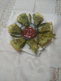 सूजी पालक ढोकला (Suji palak dhokla recipe in Hindi) रेसिपी मुख्य फोटो