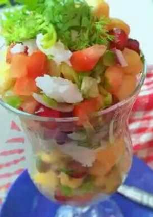 A picture of Garbanzo Salad.