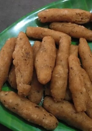 A picture of Semolina crispy fingers.
