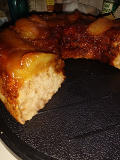 Una foto de Torta invertida de peras al caramelo SIN TACC Y SIN LACTOSA