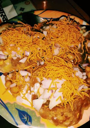 A picture of Raj kachori chaat.