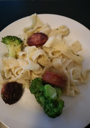 O poză a rețetei Paste de casă cu broccoli și cârnați.