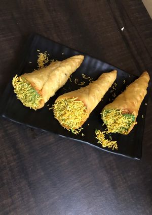 A picture of Ice cream cone chaat.