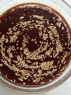 ગોળ આંબલી ની ચટણી (Jaggery Tamarind Chutney Recipe In Gujarati) રેસીપી મુખ્ય ફોટો