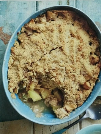 Easy Steps to Prepare Apple and Cinnamon Crumble which So Delicious