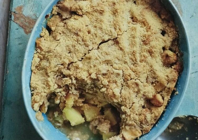 How to Make Quick Apple and Cinnamon Crumble