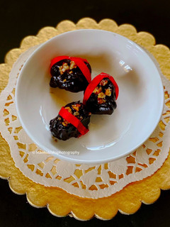 A picture of Chocolate Dipped Dates.