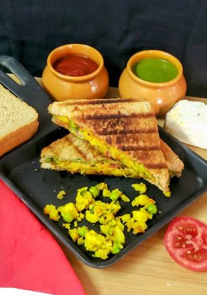 आलू मसाला ग्रिल्ड सैंडविच रेसिपी मुख्य फोटो