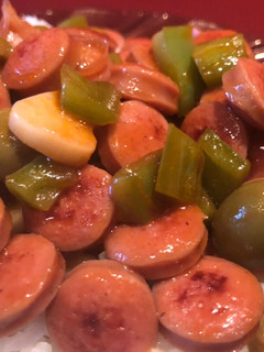 Una foto de Salchichas en salsa