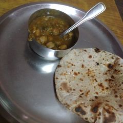 A picture of Chole with roti.