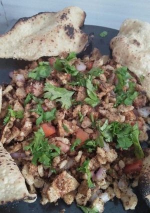પાપડ ચાટ (Papad chat recipe in gujarati) રેસીપી મુખ્ય ફોટો