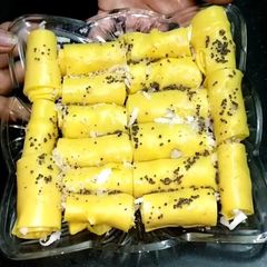 A picture of Khandvi.