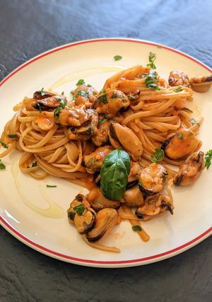 Una foto de Pasta con mejillones express 🍝