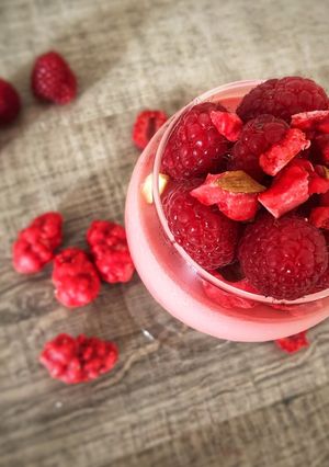 Une photo de Panna cotta pralines roses et framboises