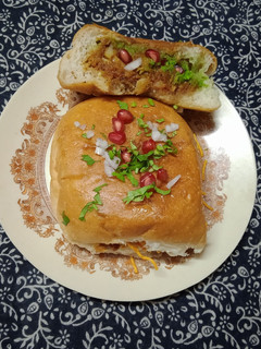 દાબેલી (Dabeli Recipe In Gujarati) રેસીપી મુખ્ય ફોટો