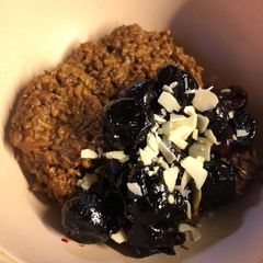 A picture of Chocolate cherry porridge 🍒 - vegan.