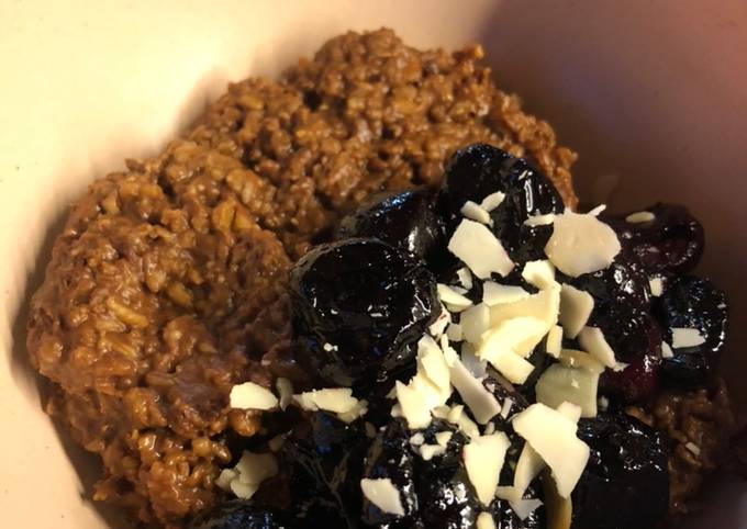Simple Way to Make Quick Chocolate cherry porridge 🍒 - vegan