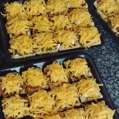 Fully loaded veg mini pizzas A picture of Fully loaded veg mini pizzas.