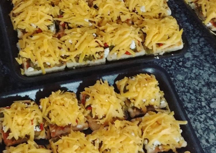 Simple Way to Prepare Ultimate Fully loaded veg mini pizzas
