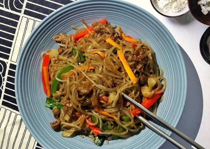 Japchae (Korean Glass Noodles Stir Fry)