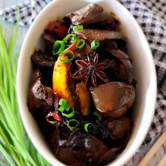 A picture of Sweet Spiced Chicken Liver in Dark Soy Sauce.