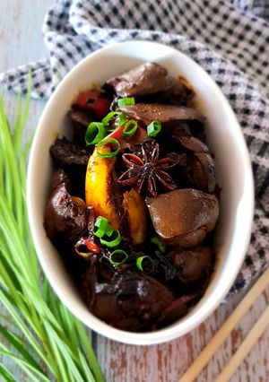 A picture of Sweet Spiced Chicken Liver in Dark Soy Sauce.