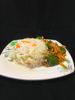 French rice with shredded chicken sauce ainihin hoton girkin