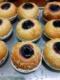 Roti Manis dgn selai Bluebarry