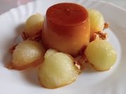 Una foto de flan de melón