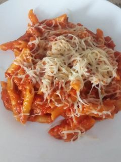 Una foto de Macarrones con tomate