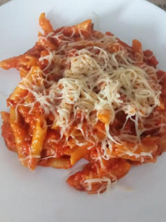 Una foto de Macarrones con tomate