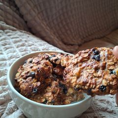 A picture of Healthy, high in protein oat cookies.