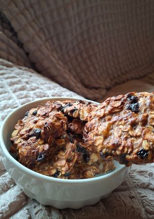 A picture of Healthy, high in protein oat cookies.
