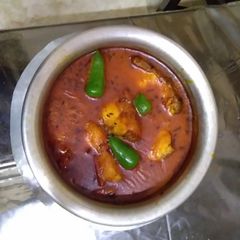 A picture of Rui macher Kalia(rohu fish curry).