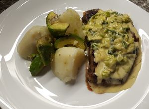 Una foto de Bifes de entrecot con salsa de puerros