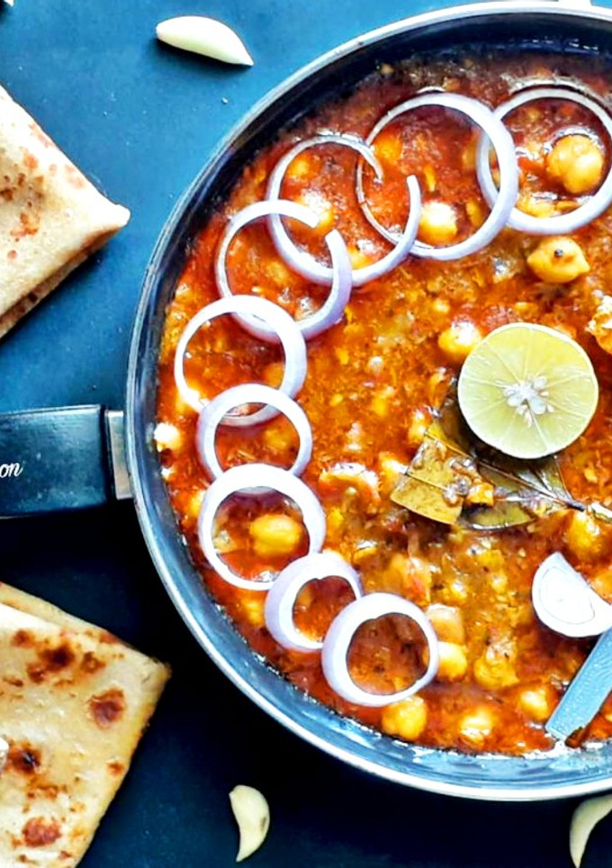 ચણા મસાલા રેસ્ટોરન્ટ સ્ટાઇલ (chana masala recipe in Gujarati) રેસીપી મુખ્ય ફોટો
