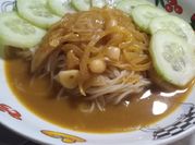 Una foto de ramen sin huevo