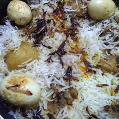 A picture of Chicken biryani.