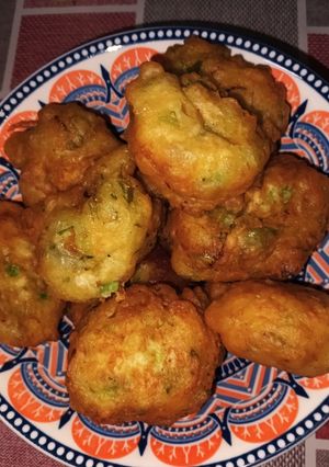 Una foto de Buñuelos de lechuga 🥬 y cebolla de verdeo
