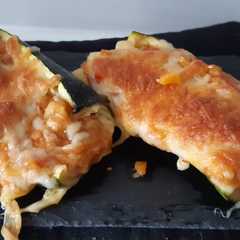 Una foto de Calabacines rellenos de atún