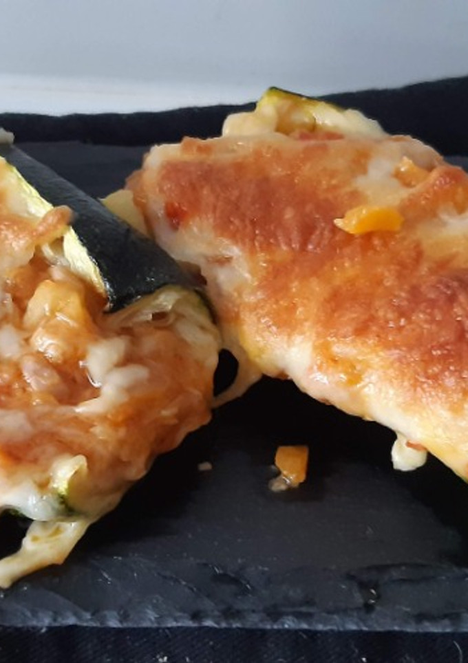 Una foto de Calabacines rellenos de atún