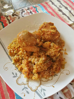 Una foto de Pollo con Arroz al Laurel