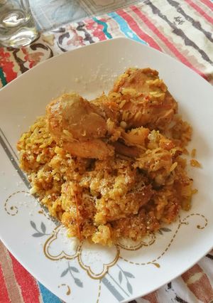 Una foto de Pollo con Arroz al Laurel