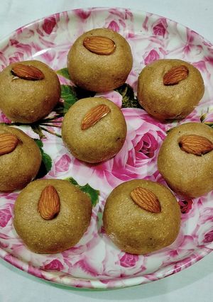 A picture of Aatta Panjiri Ladoo.