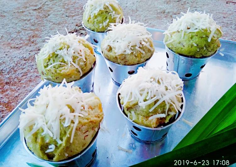 Bagaimana Menyiapkan Muffin pisang pandan kukus yang Lezat Sekali