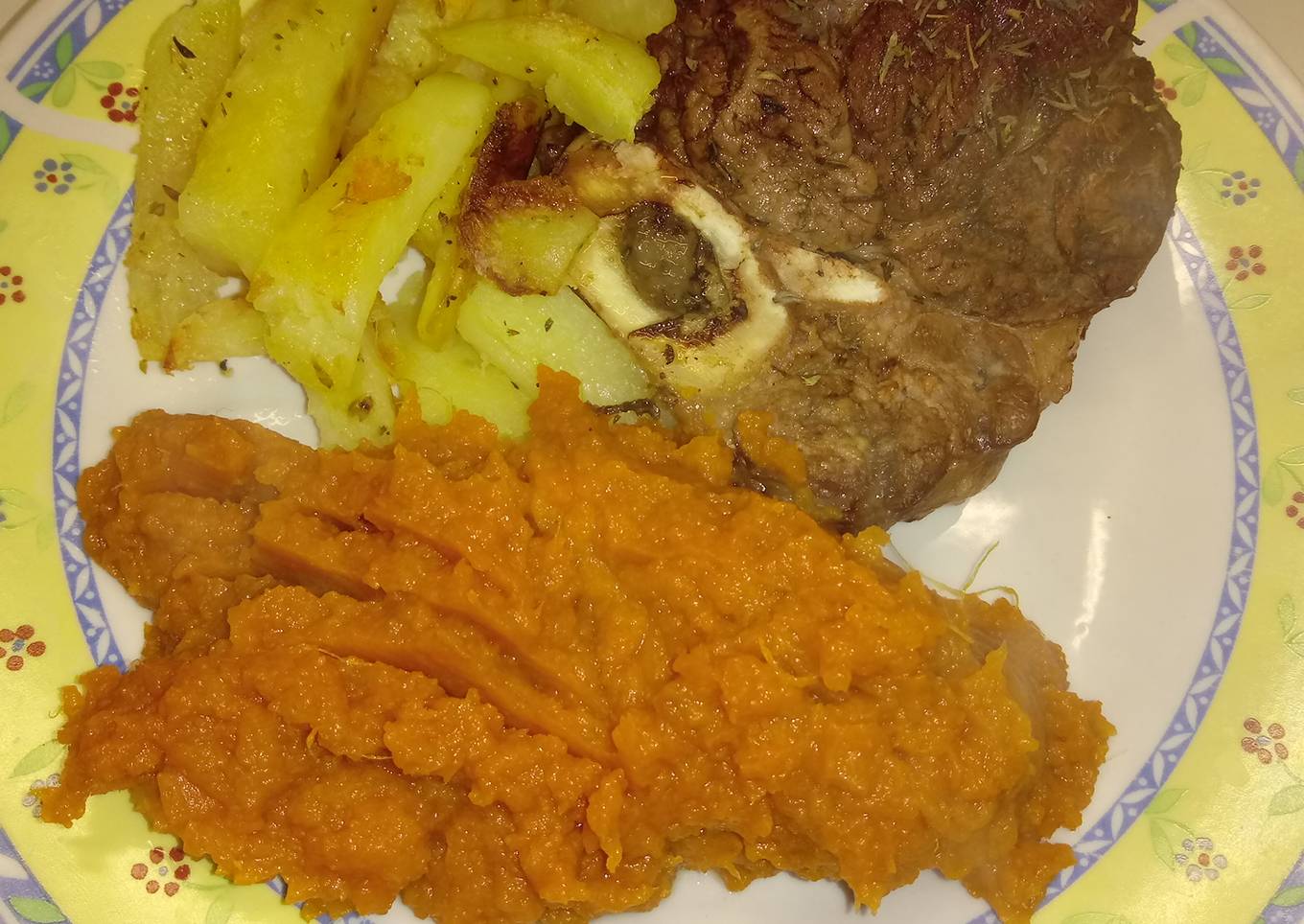 Osobuco al horno con puré de batata zanahoria y papas al horno!!