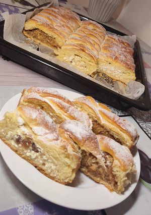 Almás és túrós kígyórétes recept fotója