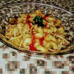 A picture of Spicy chicken macaroni with spaghetti.