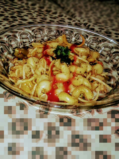 A picture of Spicy chicken macaroni with spaghetti.
