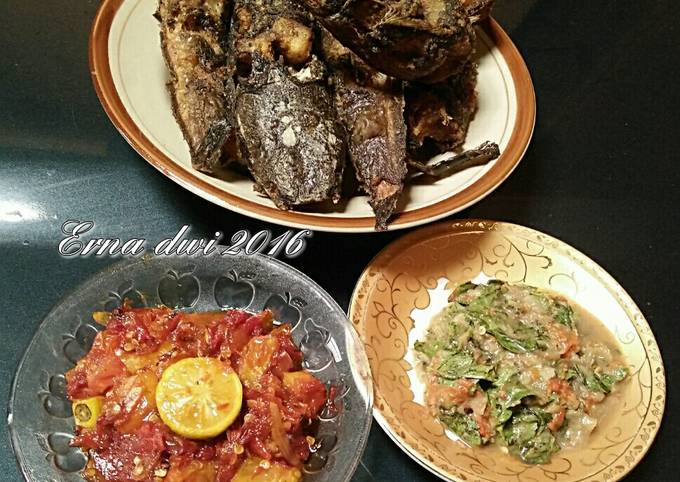 Resep: Lele goreng, sambel jeruk, dan sambel kemangi Farah Quinn